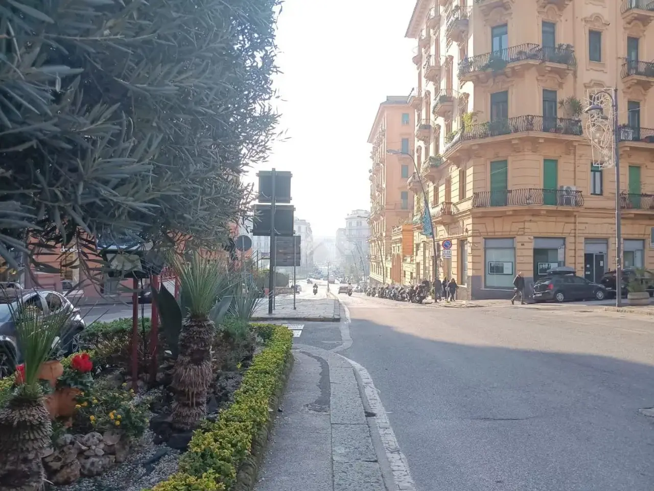 Negozio in Mergellina Via Mergellina 1 1, Napoli, {3} - Foto 1