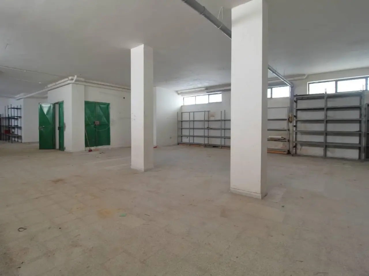 Magazzino in Viale Vittorio Veneto, Palo Del Colle, {3} - Foto 1