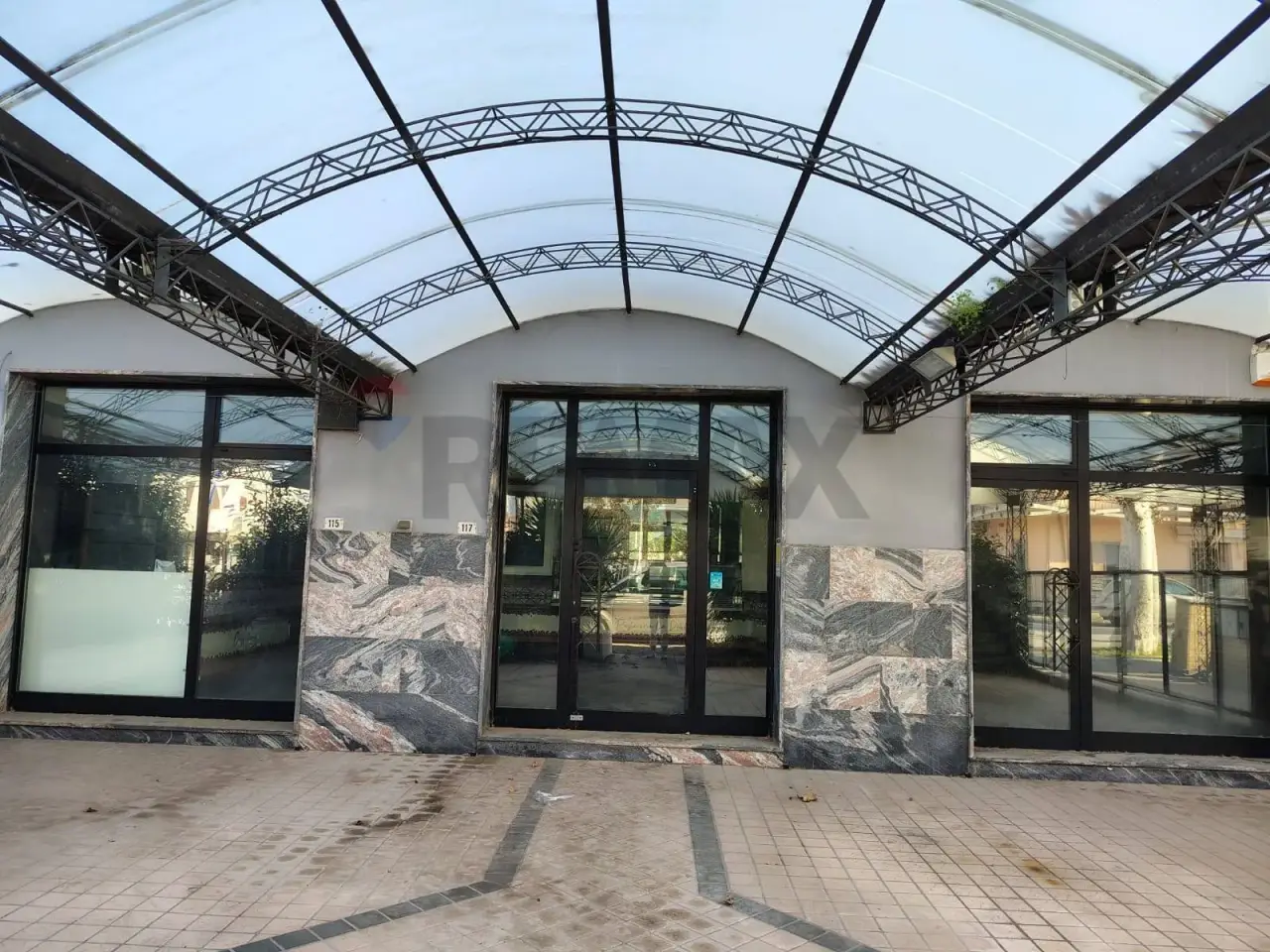 Negozio in Via Aldo Moro 117, San Giovanni Teatino, {3} - Foto 1