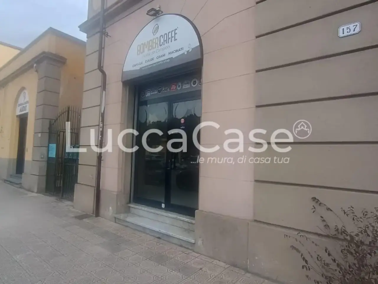 Locale commerciale in , Lucca, {3} - Foto 1