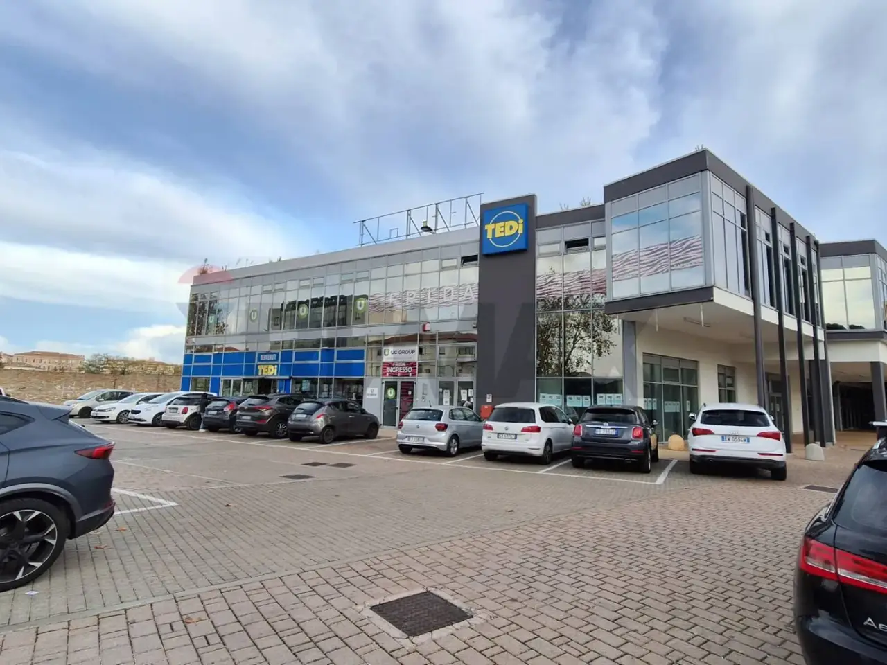Negozio in Via Tiburtina Valeria 57, Pescara, {3} - Foto 1