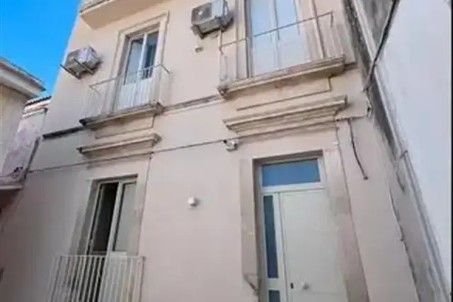 Casa indipendente in Via Camillo Benso di Cavour, Avola - Foto 1