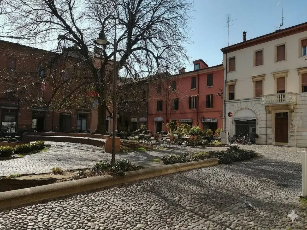 Esercizio commerciale in , Ferrara, {3} - Foto 1