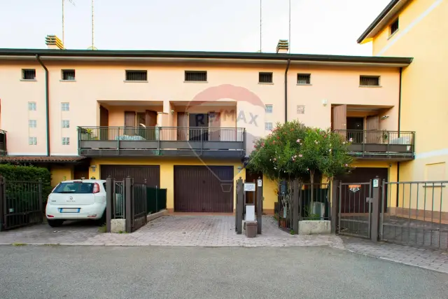 Terraced house in Via Don Giuseppe Puglisi 16, Correggio - Photo 1