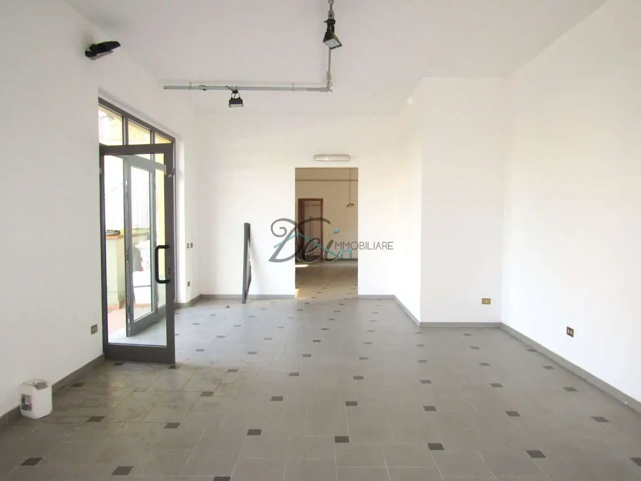 Palazzina commerciale in Via Lombarda 197, Capannori, {3} - Foto 2