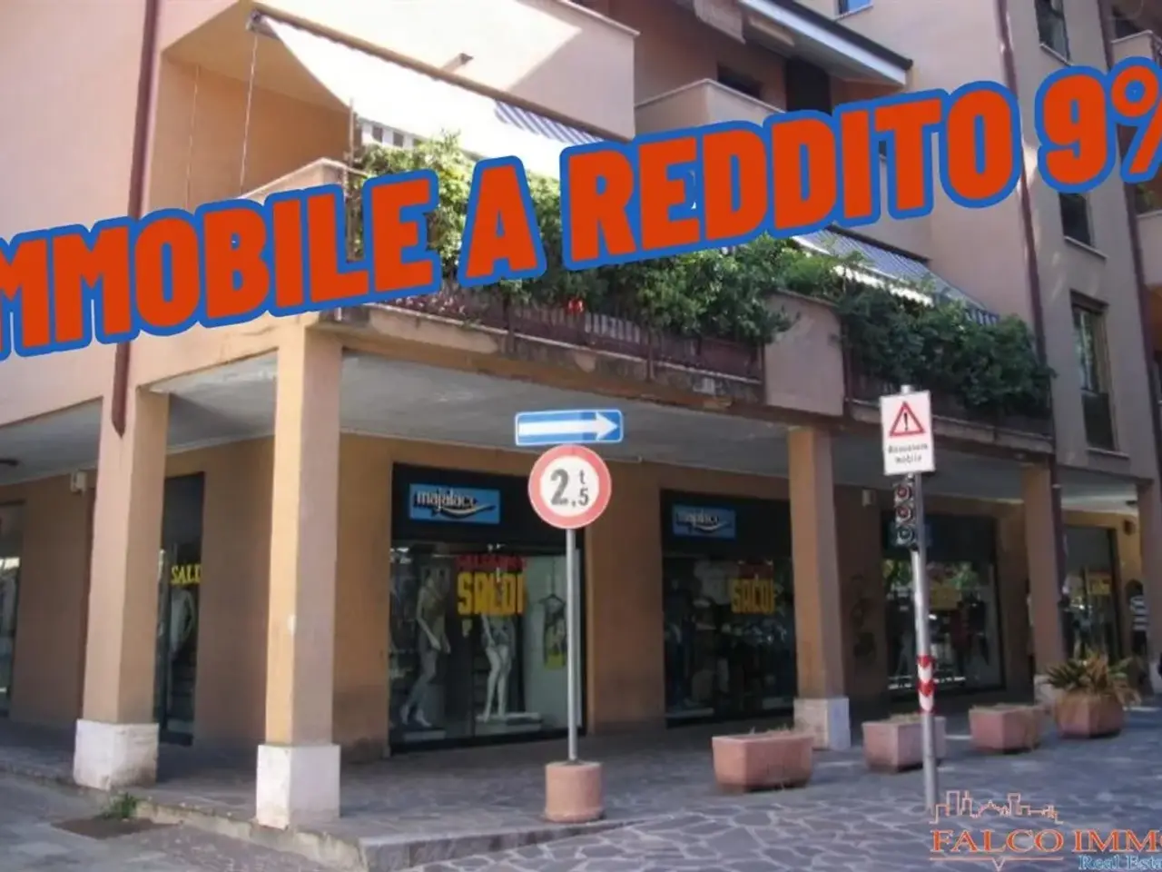 Locale commerciale in Piazza Giovine Italia 21, Trezzo Sull'Adda, {3} - Foto 1