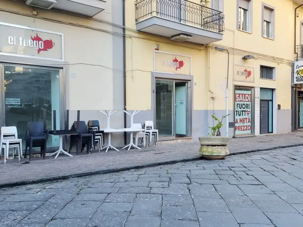 Negozio in Via San Francesco d'Assisi 59, Maddaloni, {3} - Foto 2