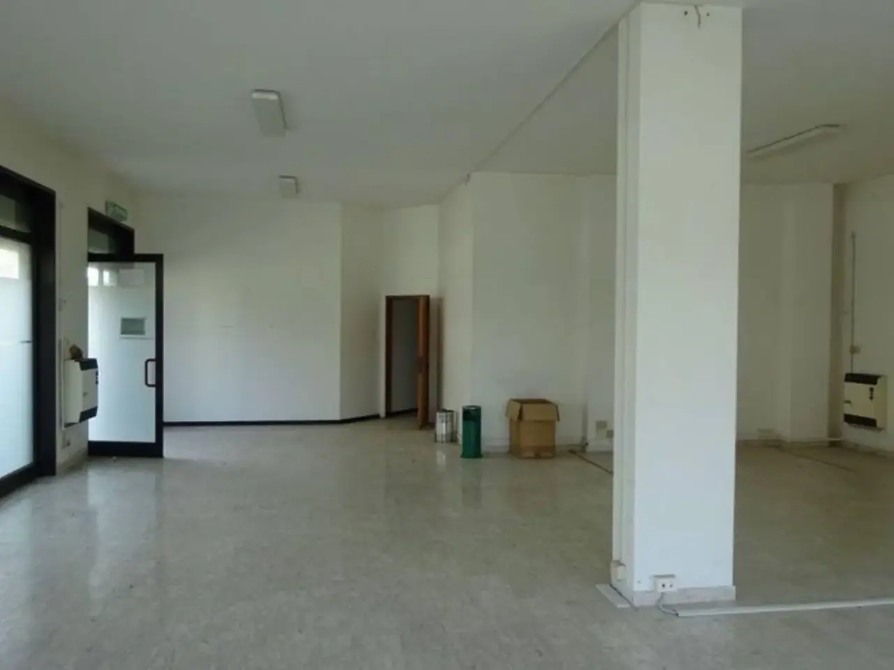 Palazzina commerciale in , Colli Del Tronto, {3} - Foto 2