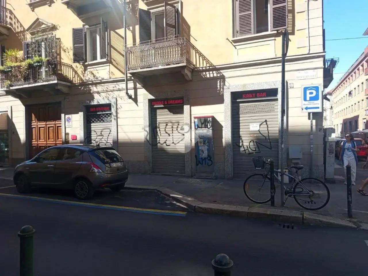 Negozio in Via Claudio Luigi Berthollet 37, Torino, {3} - Foto 1