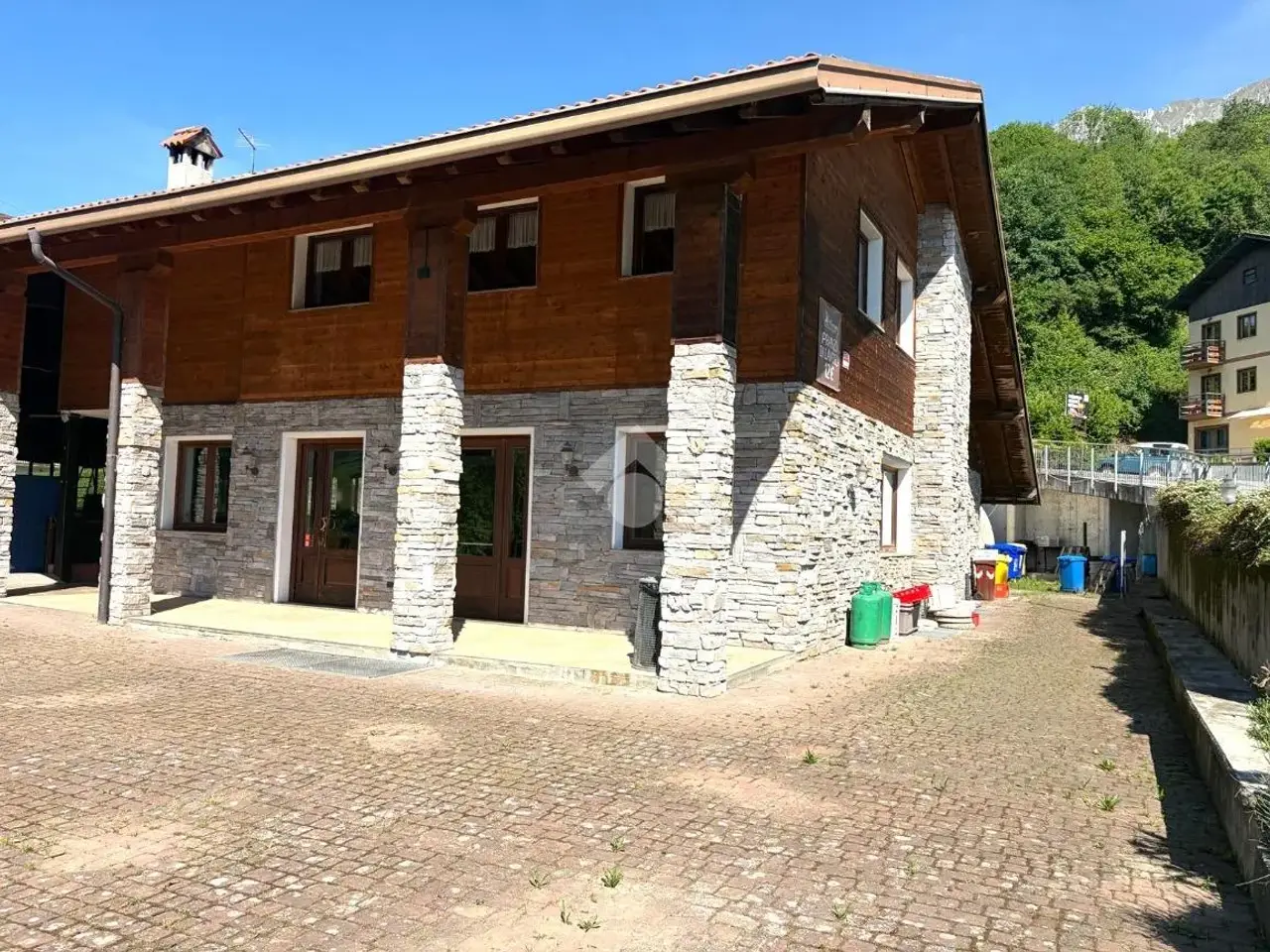 Negozio in Via Calamè 21, Borno, {3} - Foto 2