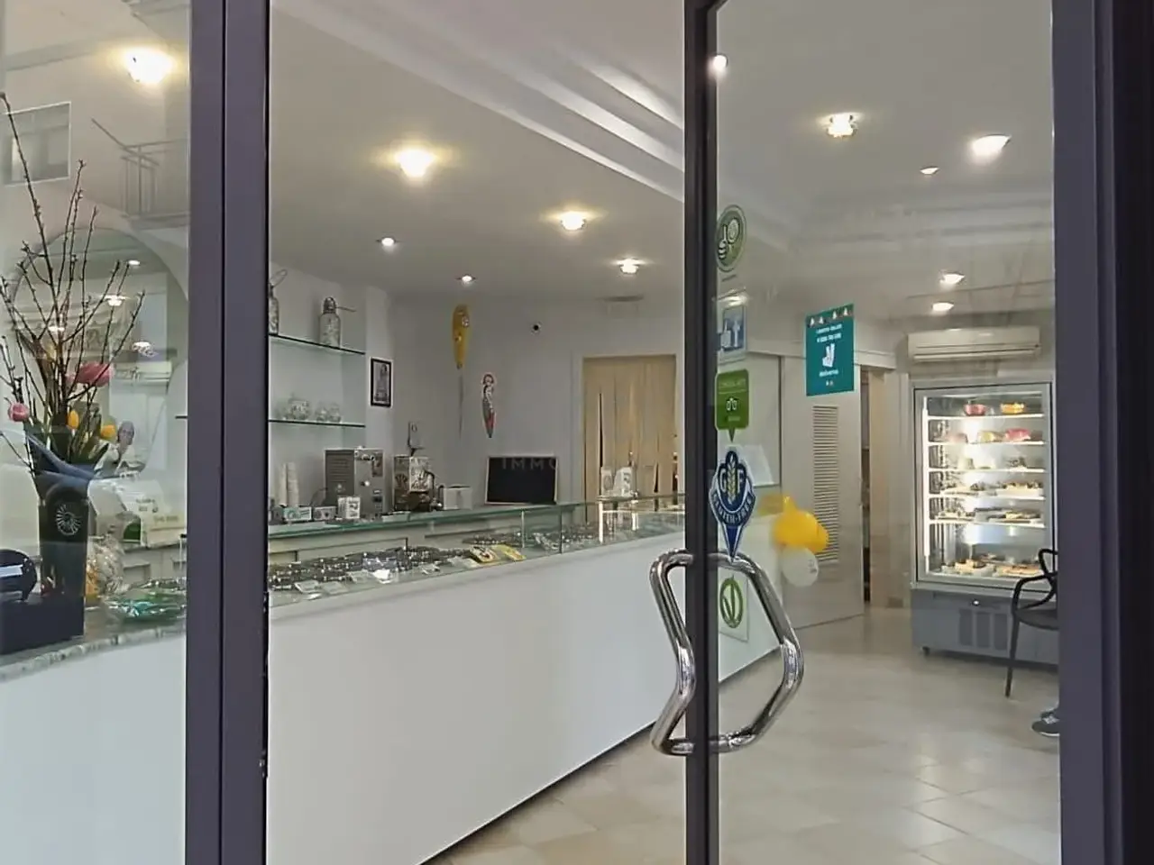 Negozio in Via Cav di Vitt. Veneto 15, Ostuni, {3} - Foto 2