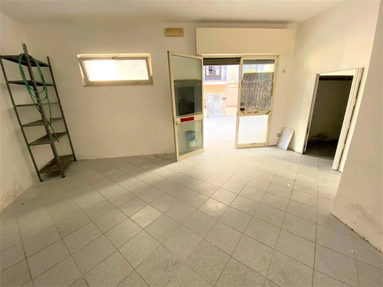 Locale commerciale in , Catanzaro, {3} - Foto 2