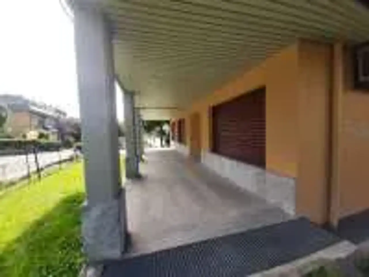 Esercizio commerciale in Sondrio Via Brigata Orobica, Sondrio, {3} - Foto 2