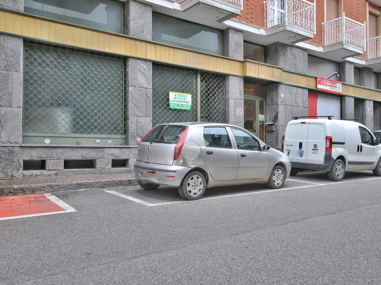 Negozio in Via S. Francesco 6, Cigliano, {3} - Foto 1
