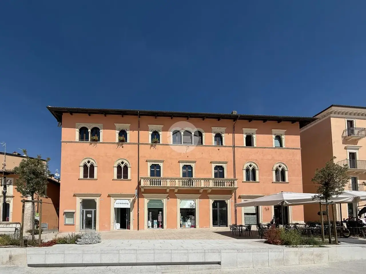 Negozio in Piazza Piazza Duomo 19, L'Aquila, {3} - Foto 1
