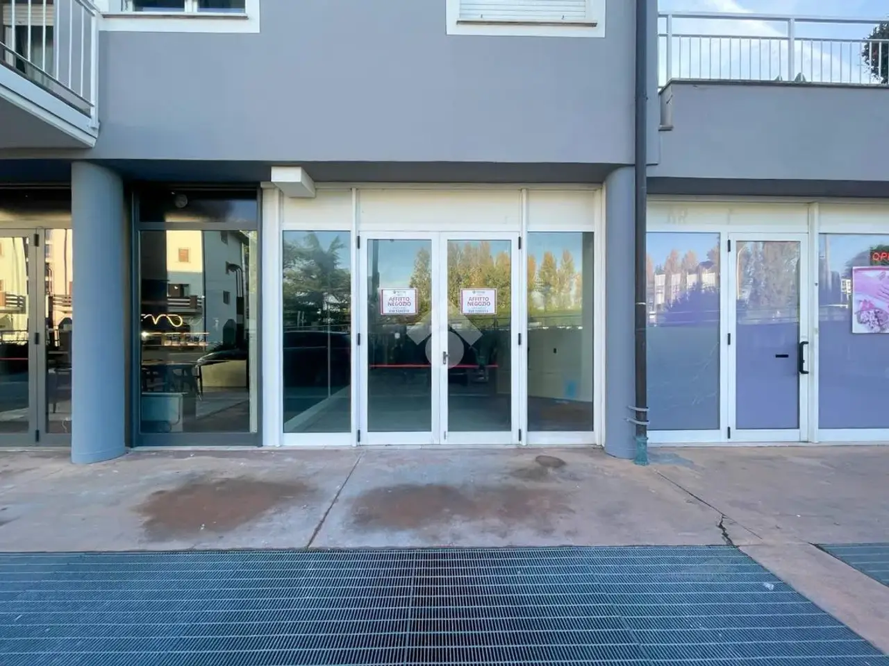 Negozio in Via Marconi 1, Padenghe Sul Garda, {3} - Foto 1