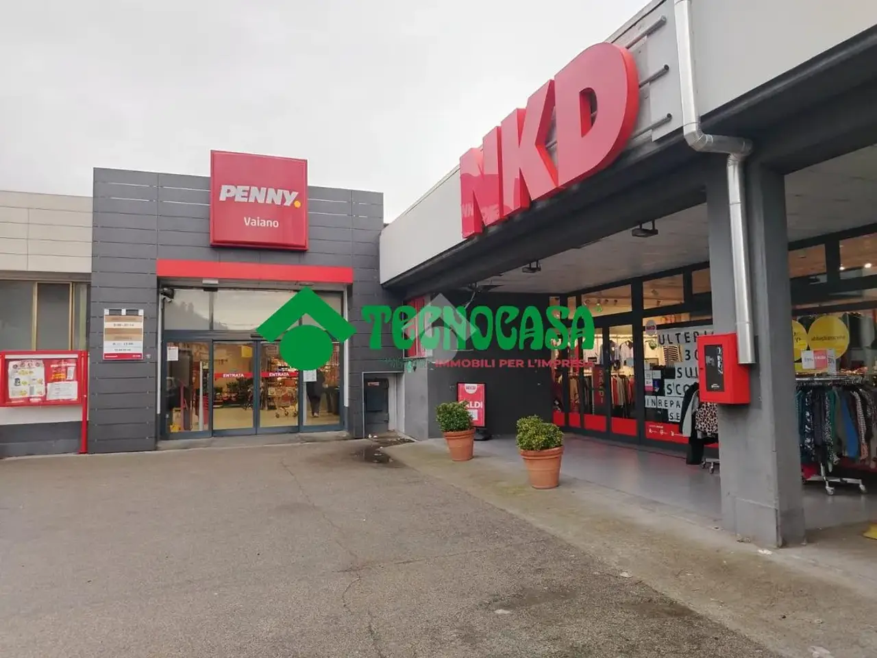 Negozio in Via Val di Bisenzio, Vaiano, {3} - Foto 1