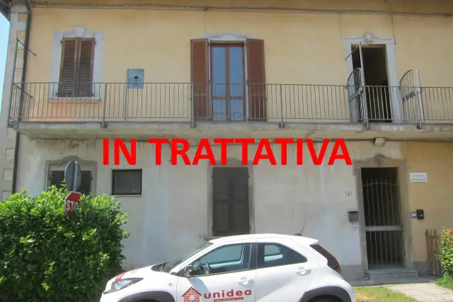 2-room flat, Varano Borghi - Photo 1