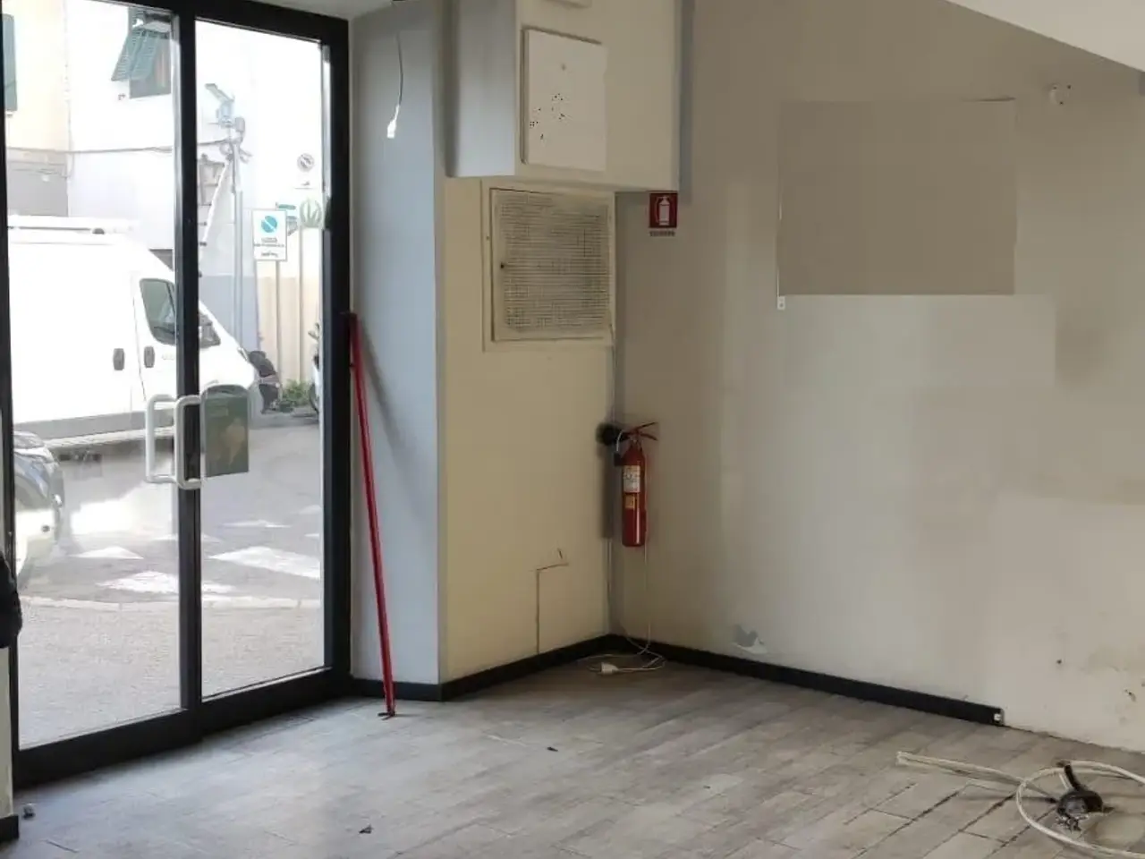 Locale commerciale in , Livorno, {3} - Foto 2