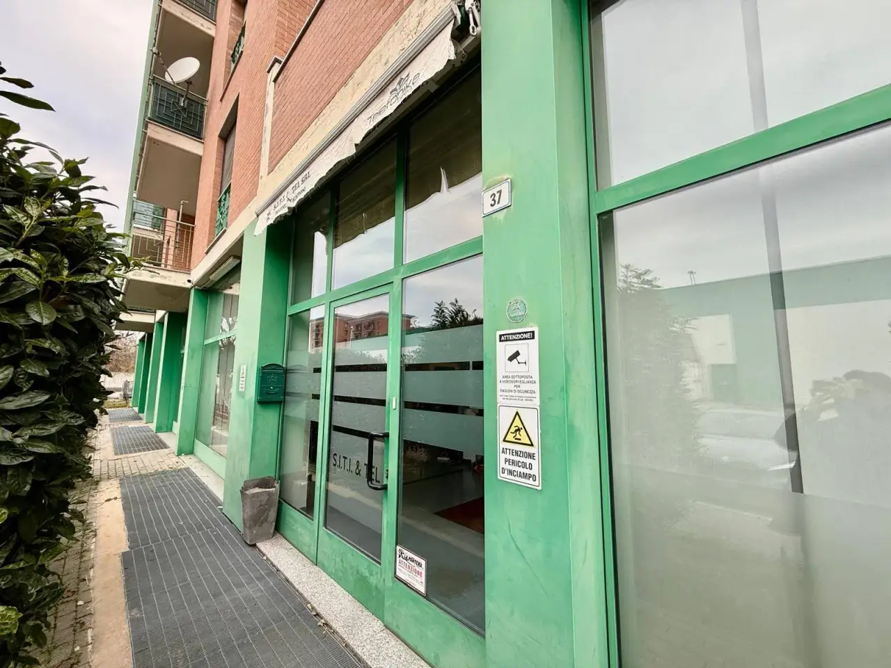 Negozio in Via Canova 37, Alessandria, {3} - Foto 1