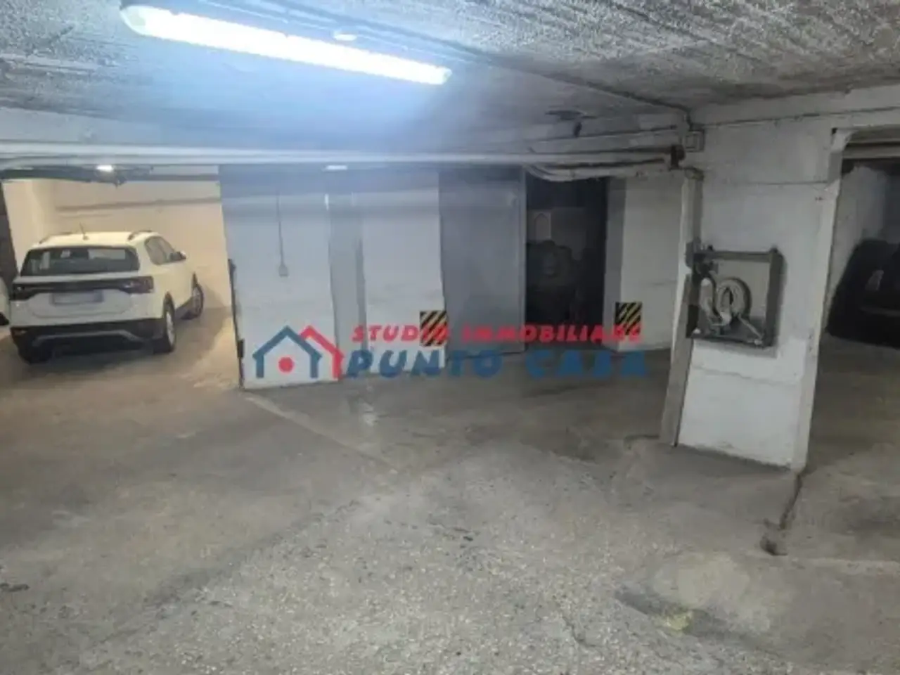 Parcheggio chiuso in Corso Italia, Trapani, {3} - Foto 1
