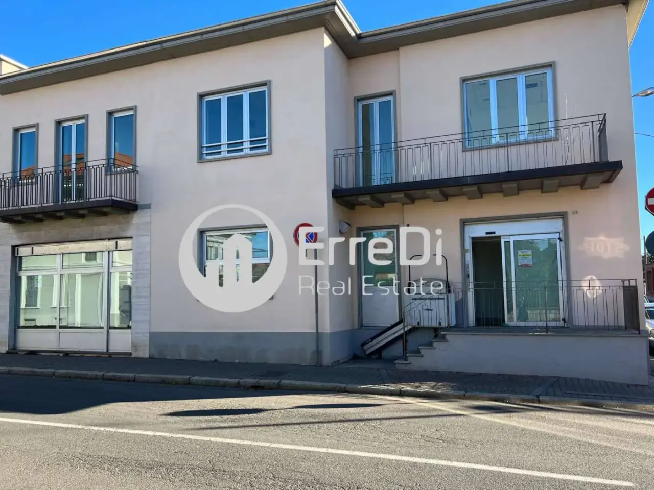 Ufficio in Via Vittorio Veneto 32 Samarate, Samarate, {3} - Foto 1
