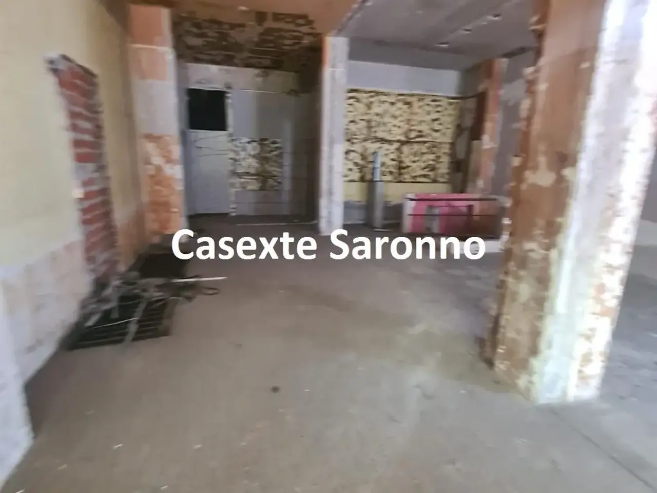 Esercizio commerciale in Corso della Repubblica, Somma Lombardo, {3} - Foto 2