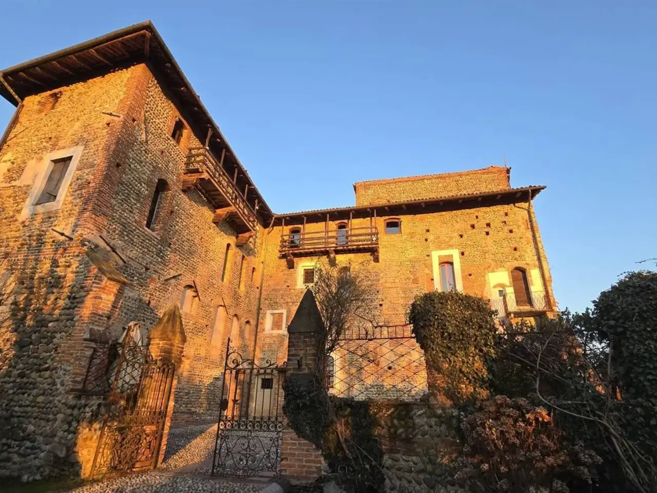 Palazzina commerciale in Via XXV Aprile, Castelletto Cervo, {3} - Foto 1