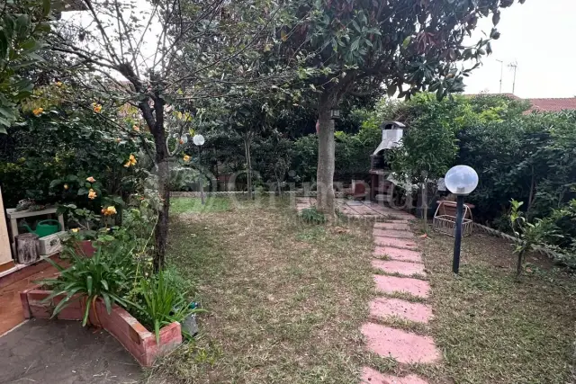 Villa a schiera in Via dei Cipressi 16, Ardea - Foto 1