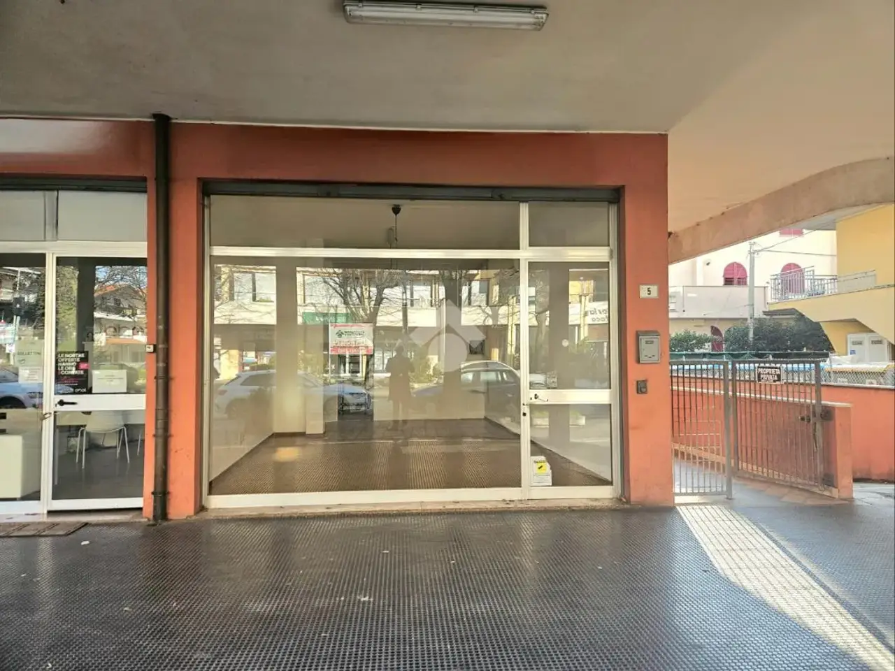 Negozio in Via Don Lorenzo Milani 5, Bellaria-Igea Marina, {3} - Foto 2