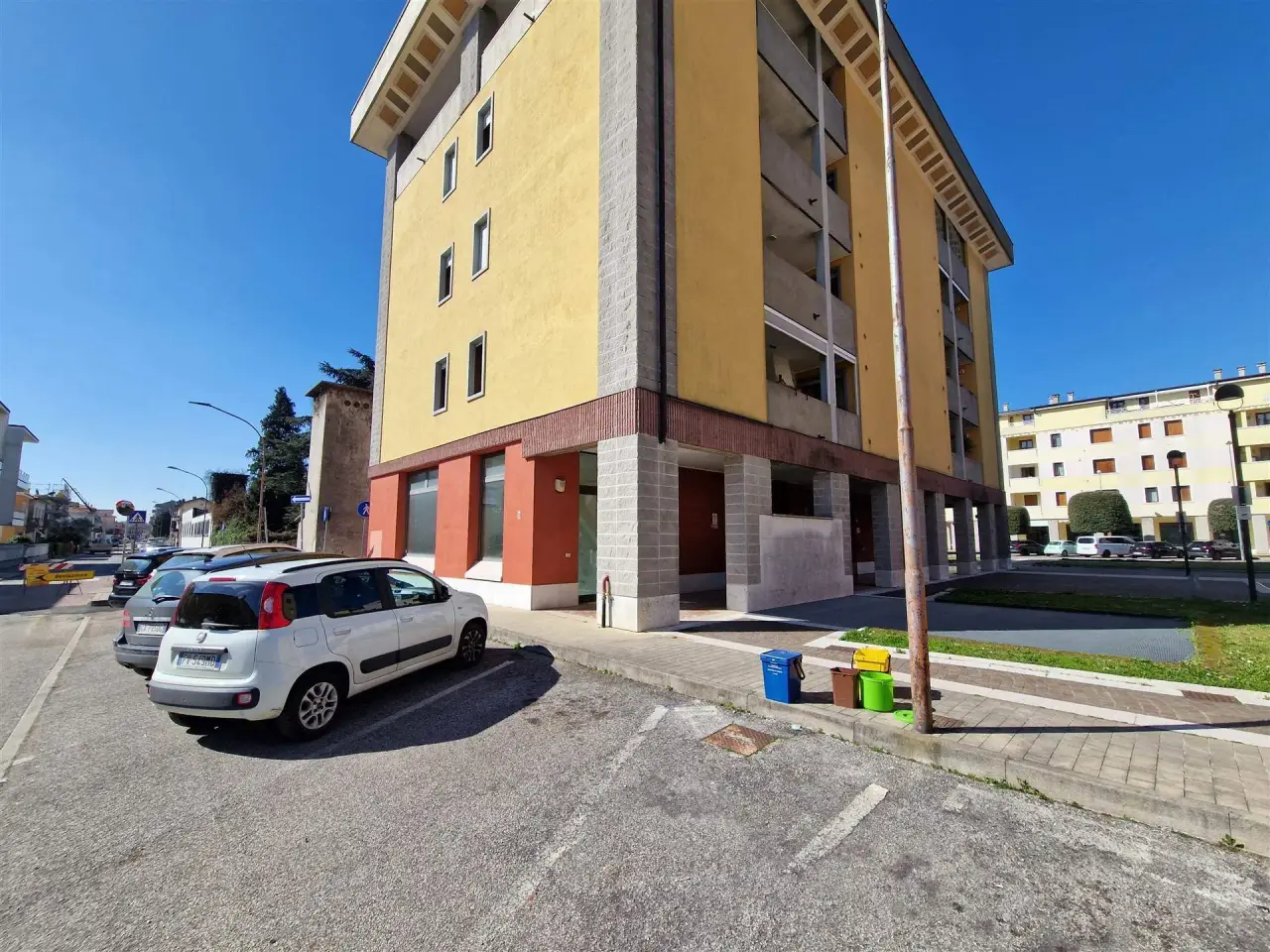 Negozio in Via Marconi, Montecchio Maggiore, {3} - Foto 1