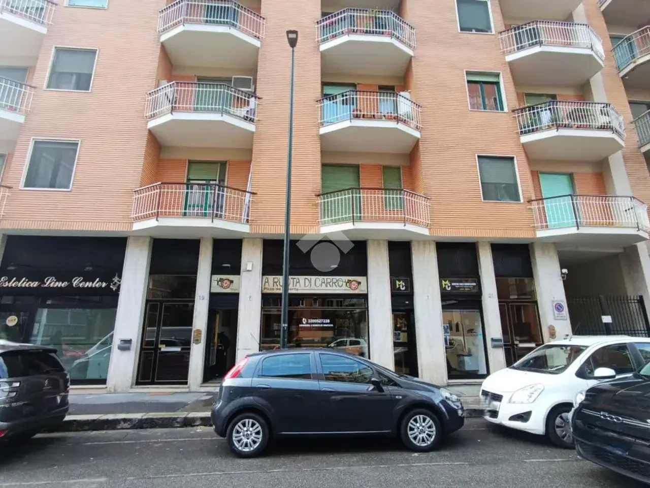 Negozio in Via Sirtori 19, Torino, {3} - Foto 1