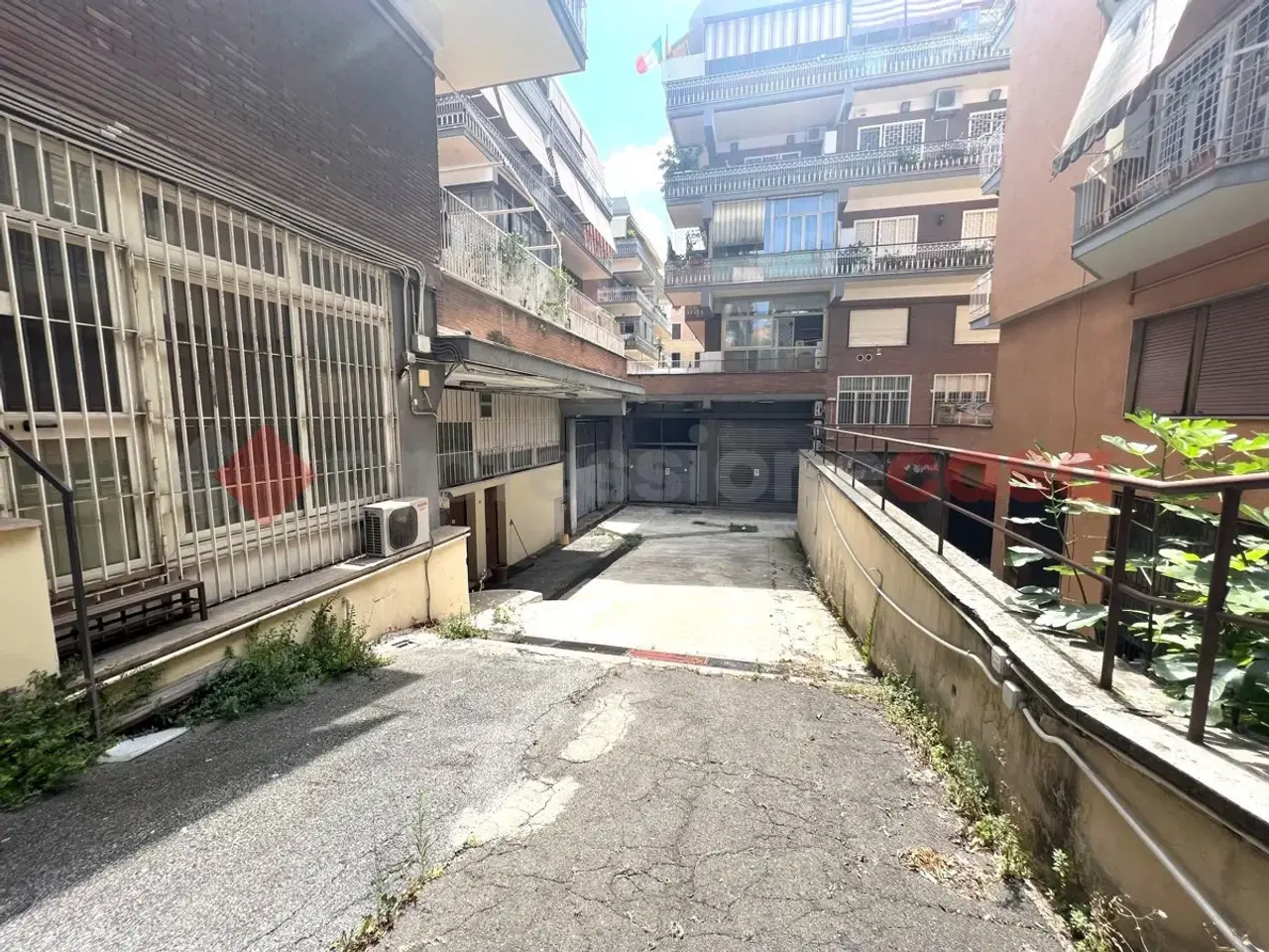 Palazzina commerciale in Via Rocca di Papa 21 , Roma, {3} - Foto 1