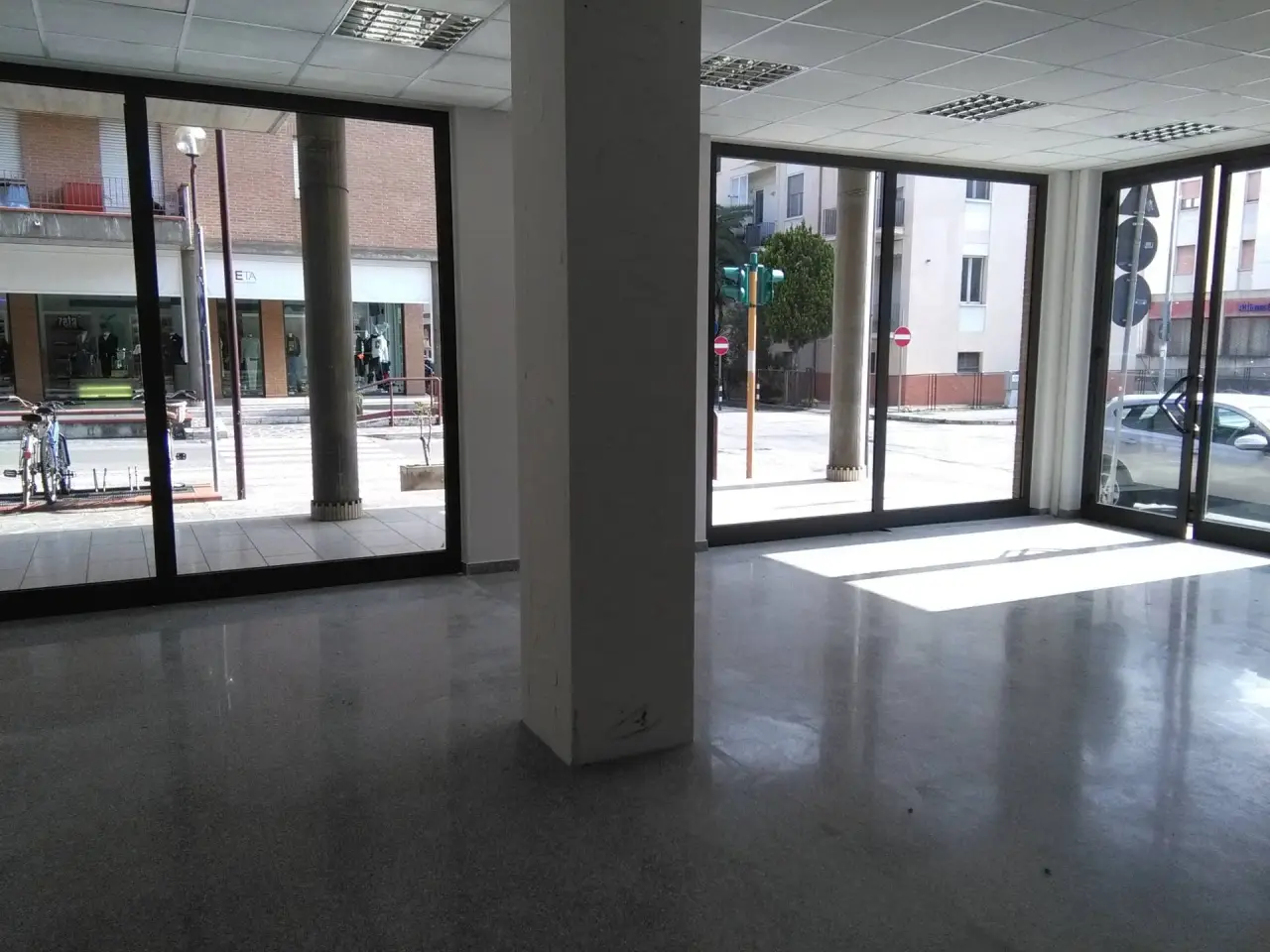 Negozio in Via Nievo, Giulianova, {3} - Foto 2