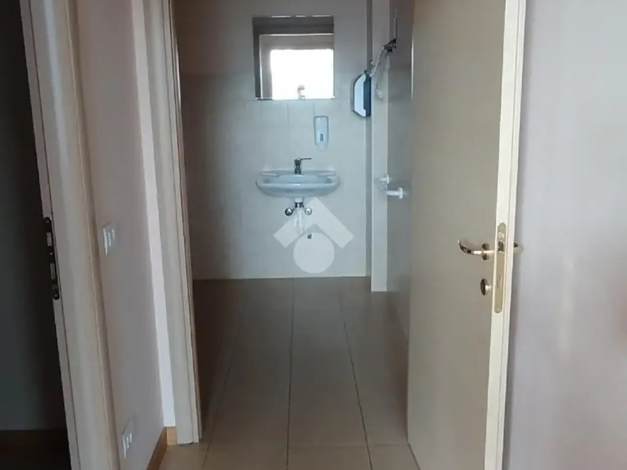 Negozio in Via Bergamo 175, Caronno Pertusella, {3} - Foto 1