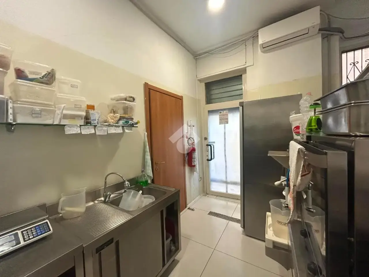 Negozio in Viale G. Matteotti 103, Nettuno, {3} - Foto 2