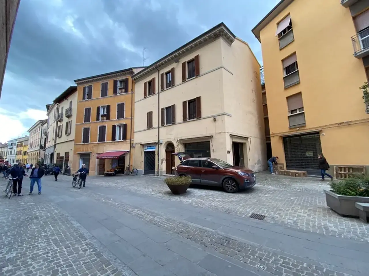 Locale commerciale in Via Emilia 205, Imola, Centro Storico, Modena, {3} - Foto 1