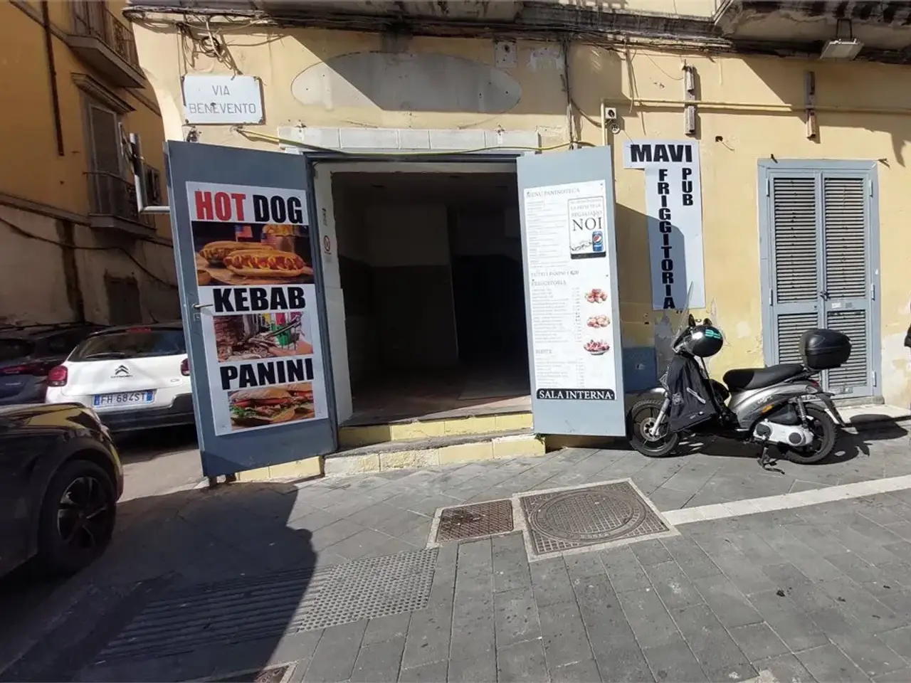 Negozio in Via Benevento 1, Casalnuovo di Napoli, {3} - Foto 1