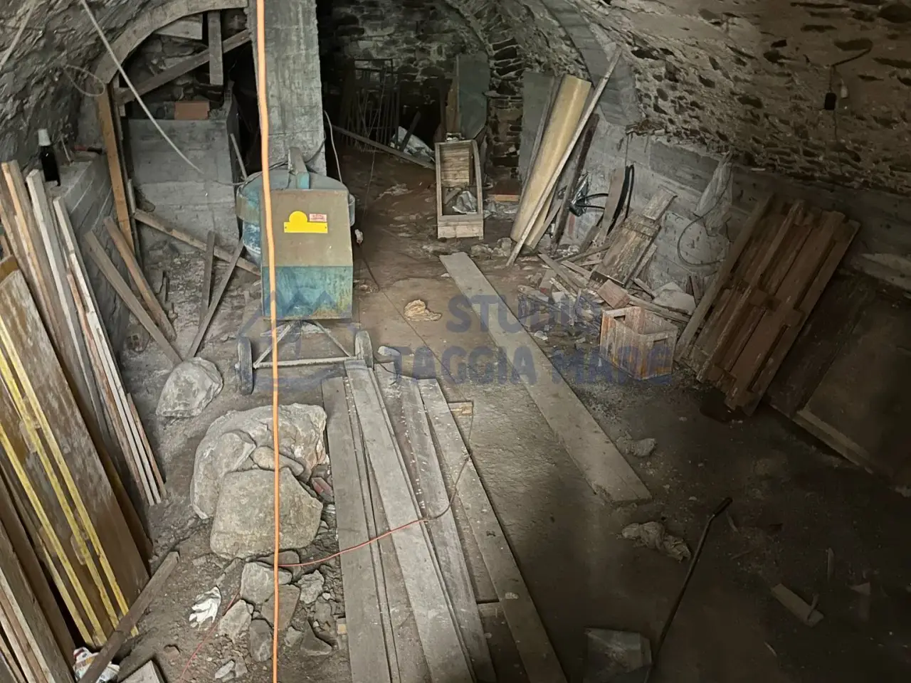 Magazzino in Via Ponte, Badalucco, {3} - Foto 1