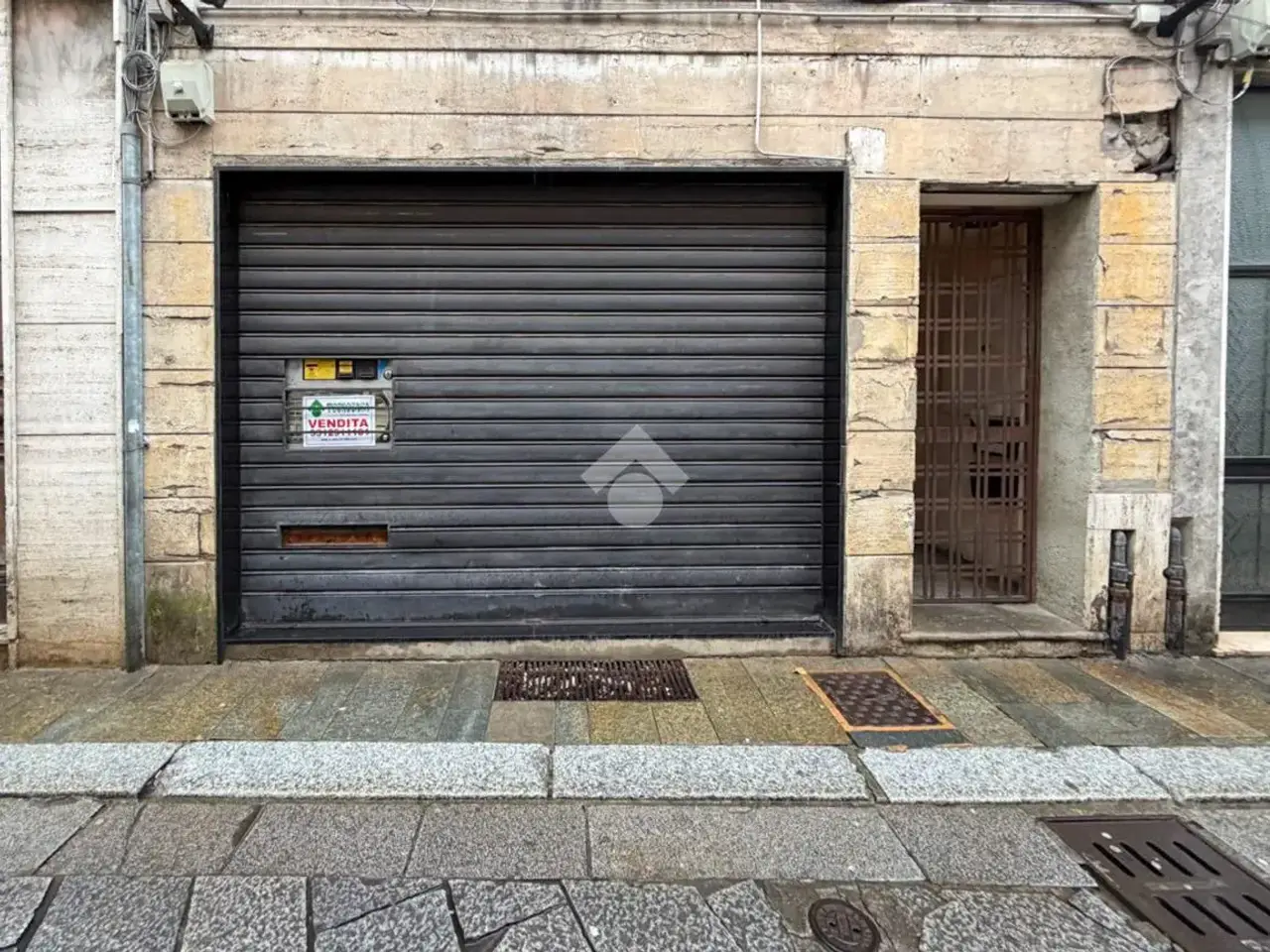 Palazzina commerciale in Via Roma 231, Piacenza, {3} - Foto 1