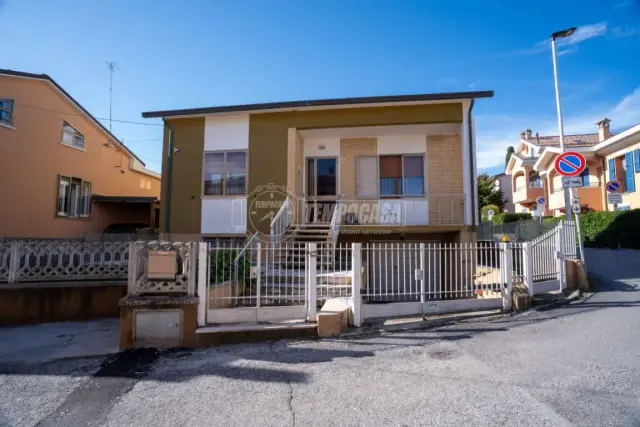 Detached house, Fano - Photo 1