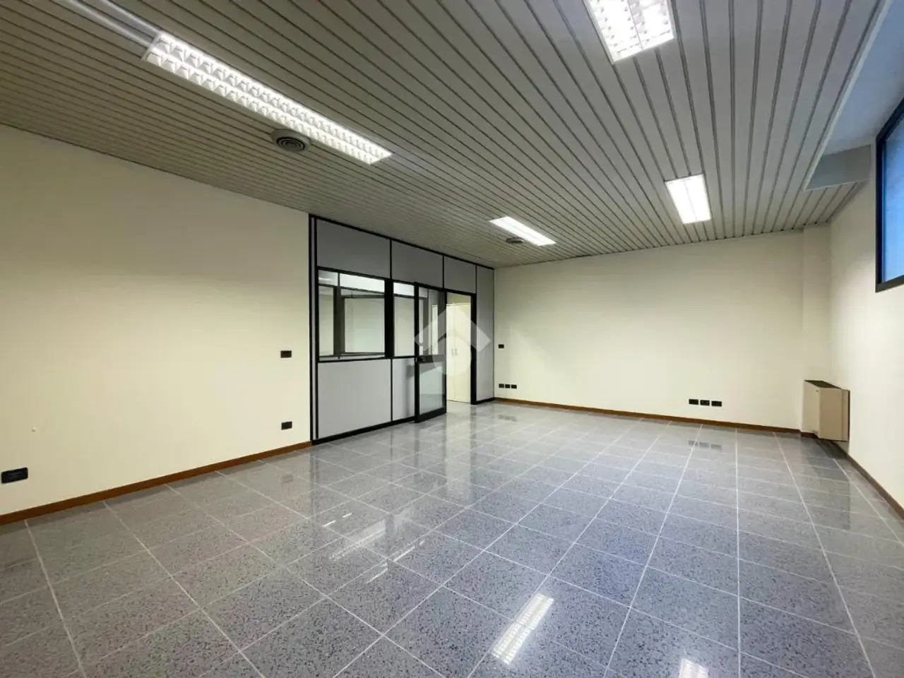 Ufficio in Via E. Andreis 74, Desenzano del Garda, {3} - Foto 1