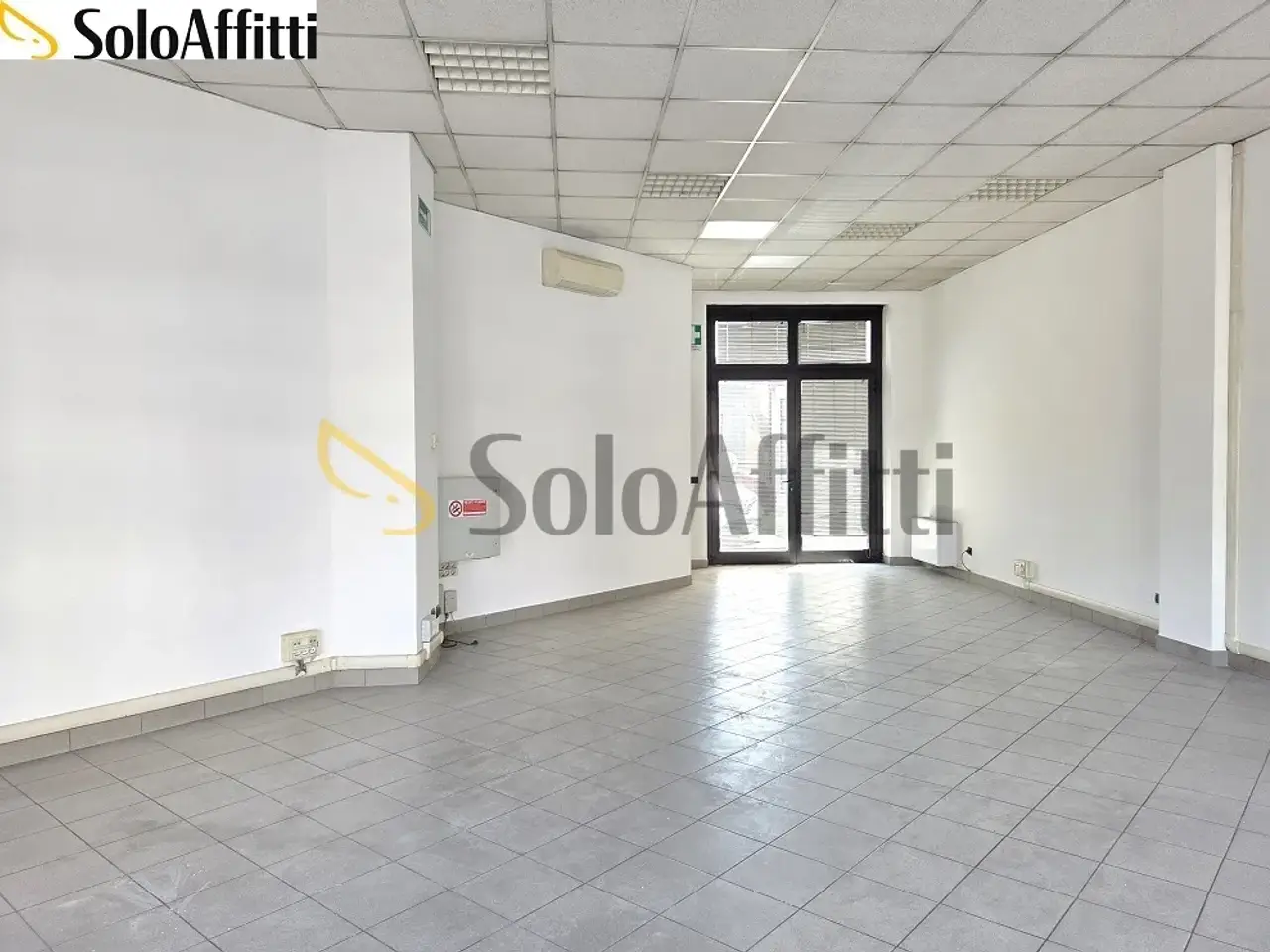 Negozio in Piazzale Colonnello Ubaldo Panceri 1, Varedo, {3} - Foto 2