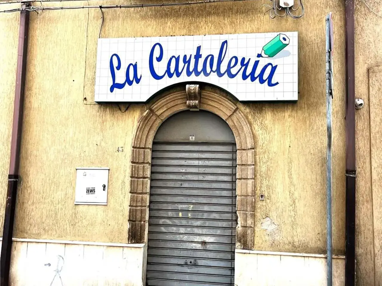 Locale commerciale in Via San Lorenzo, 43, 72100 Brindisi, Brindisi, {3} - Foto 1