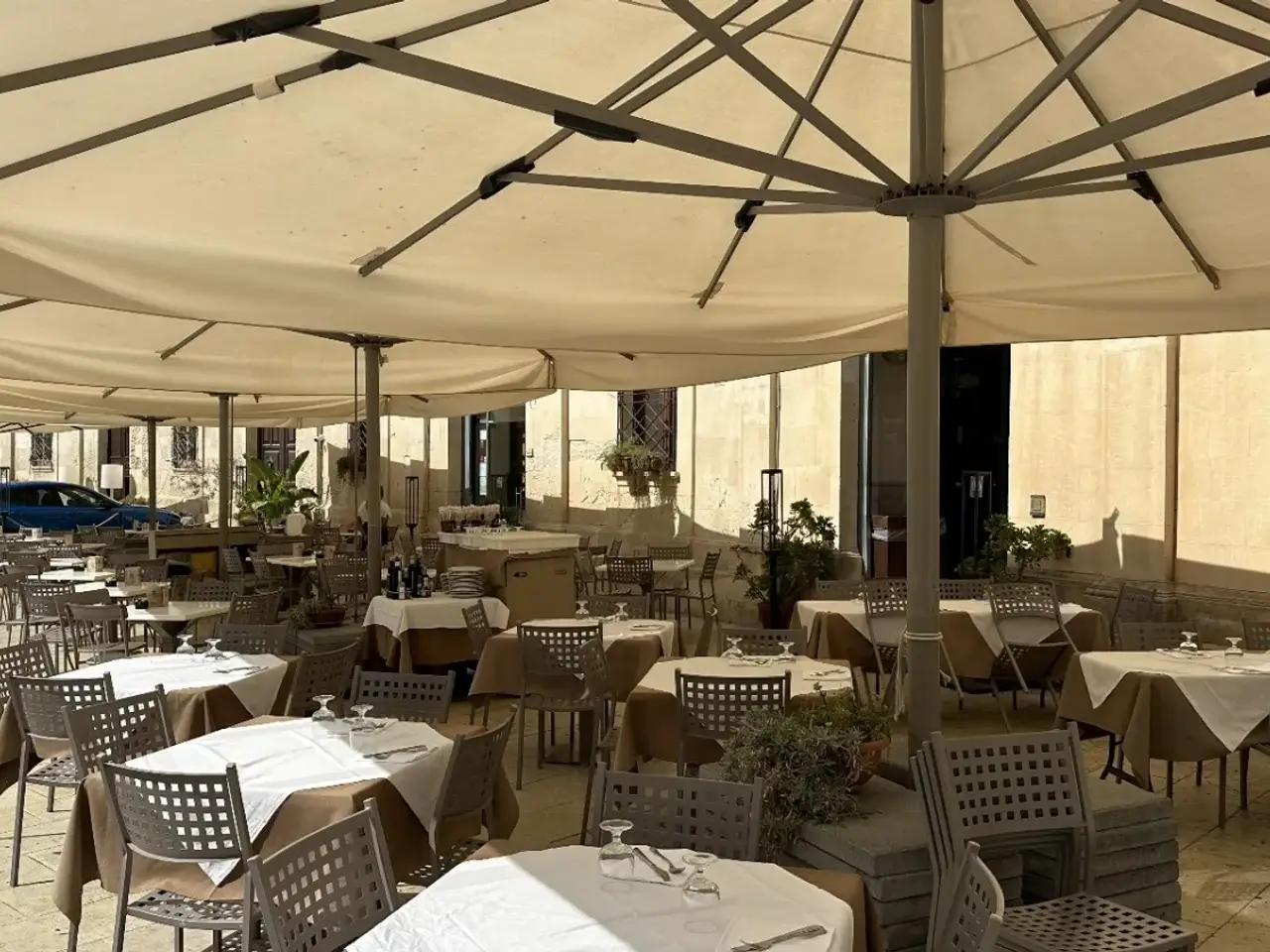 Esercizio commerciale in Piazza Duomo, Siracusa, {3} - Foto 2