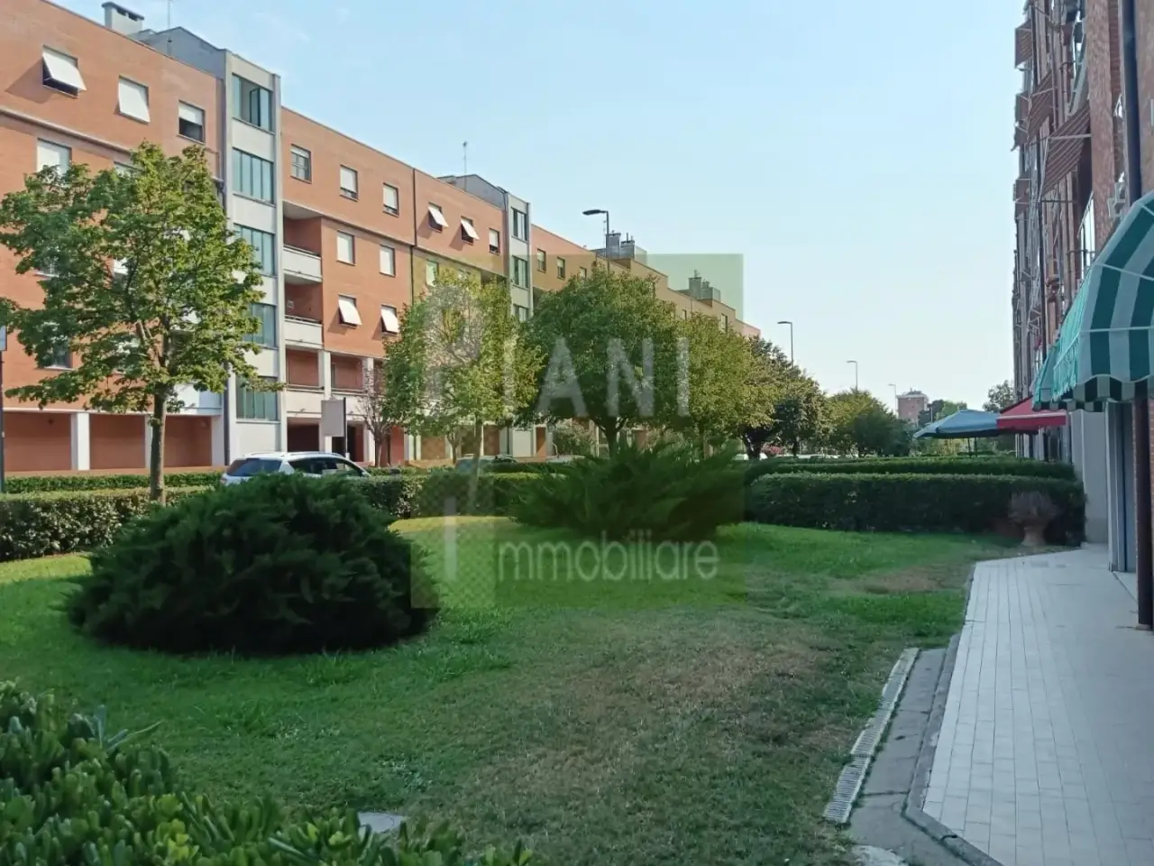 Locale commerciale in , Livorno, {3} - Foto 2
