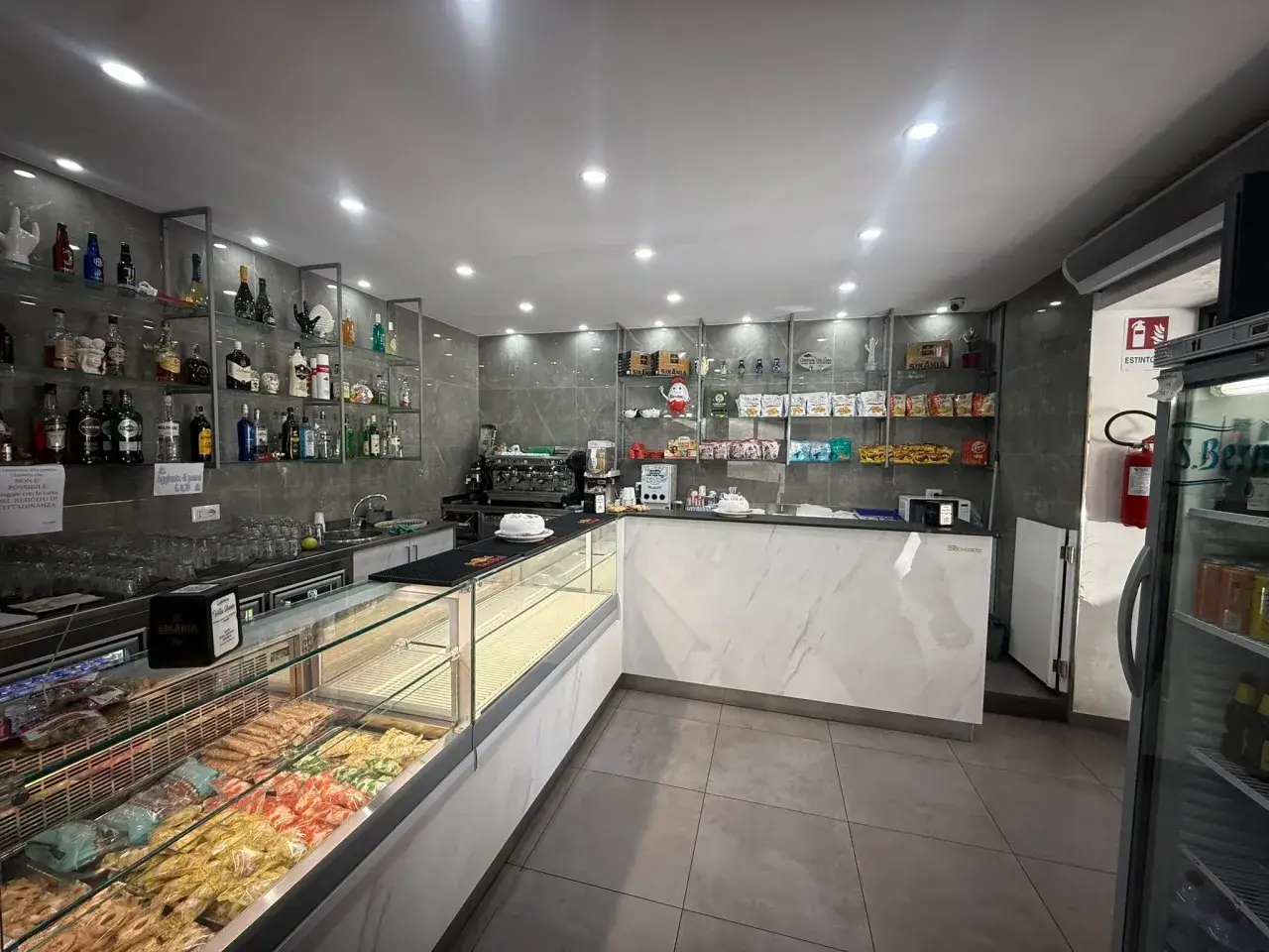 Gelateria in Piazza Dante Alighieri, Messina, {3} - Foto 2