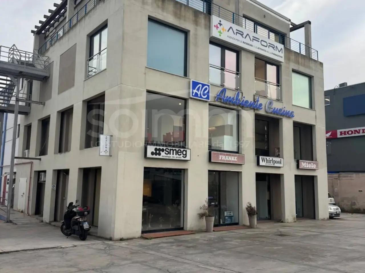 Negozio in Viale Guglielmo Marconi Snc, Cagliari, {3} - Foto 2