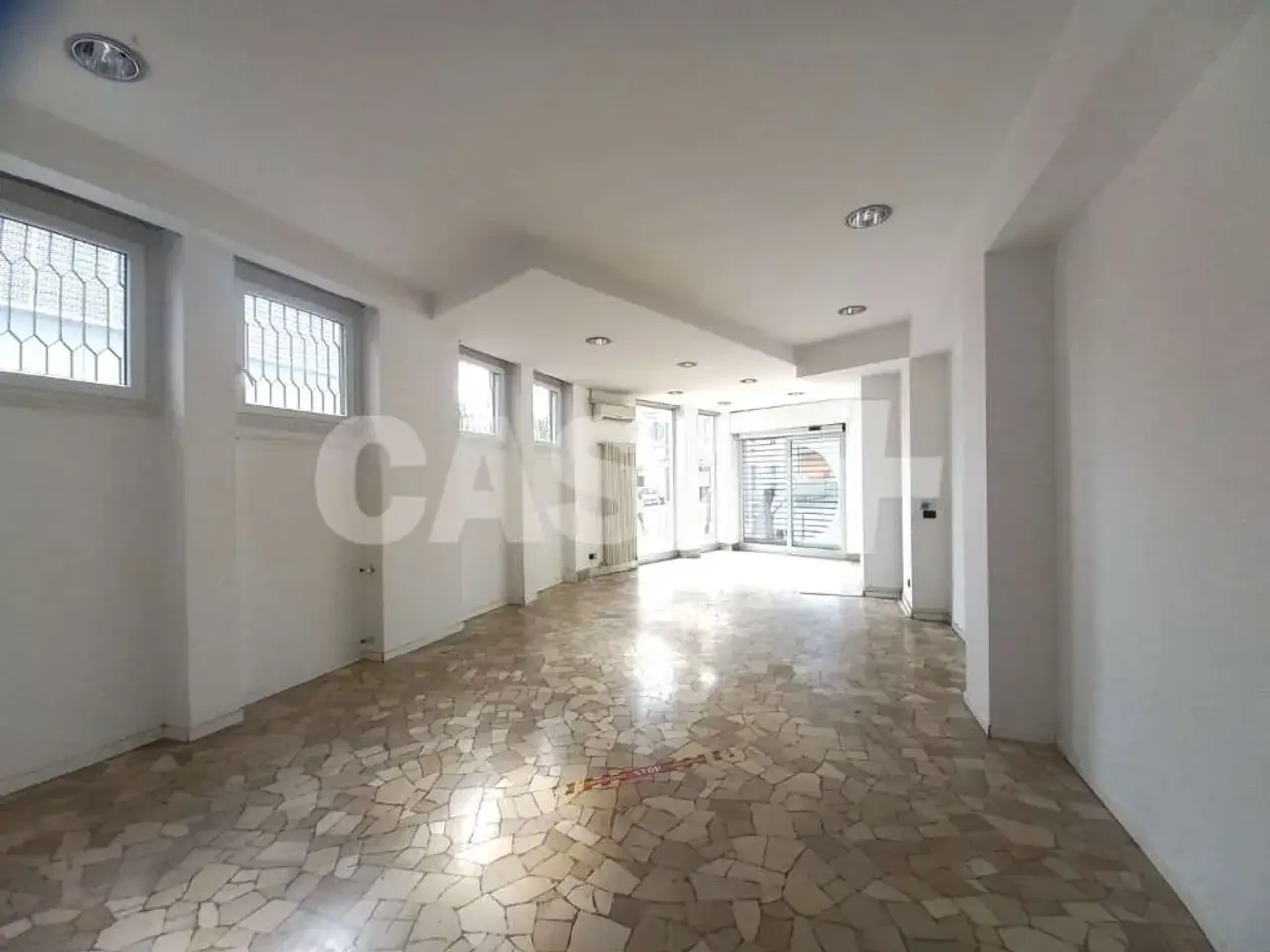 Negozio in Viale Belforte 145, Varese, {3} - Foto 1
