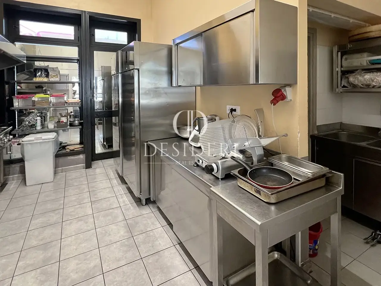 Locale commerciale in Via Inghilterra 58100 Grosseto, Grosseto, {3} - Foto 2